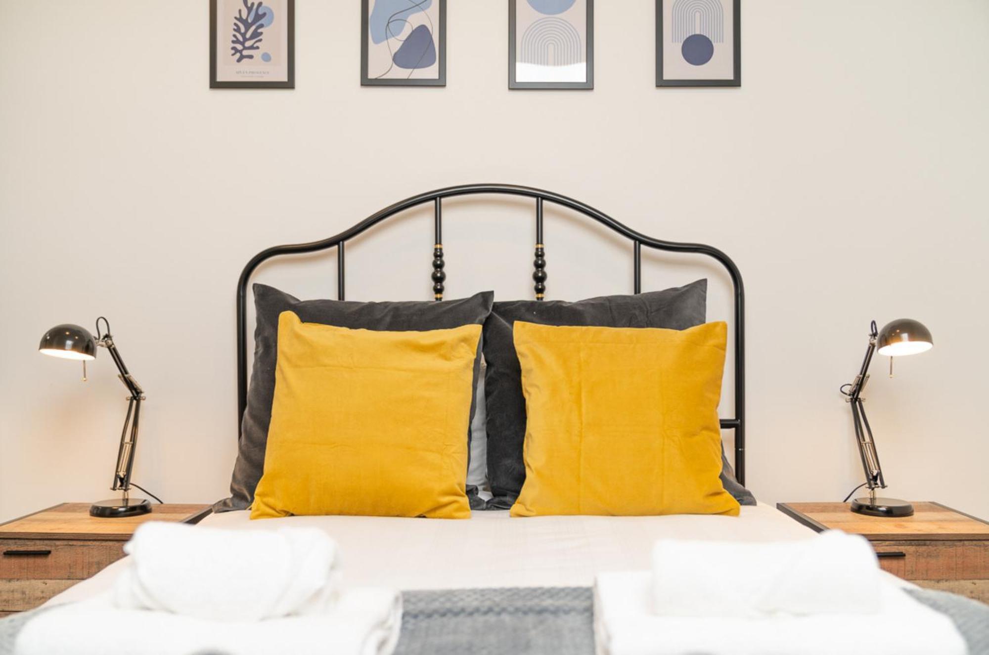 Two Bedroom Apartment At Buonomo Stays Short Lets & Serviced Accommodation Londen Buitenkant foto