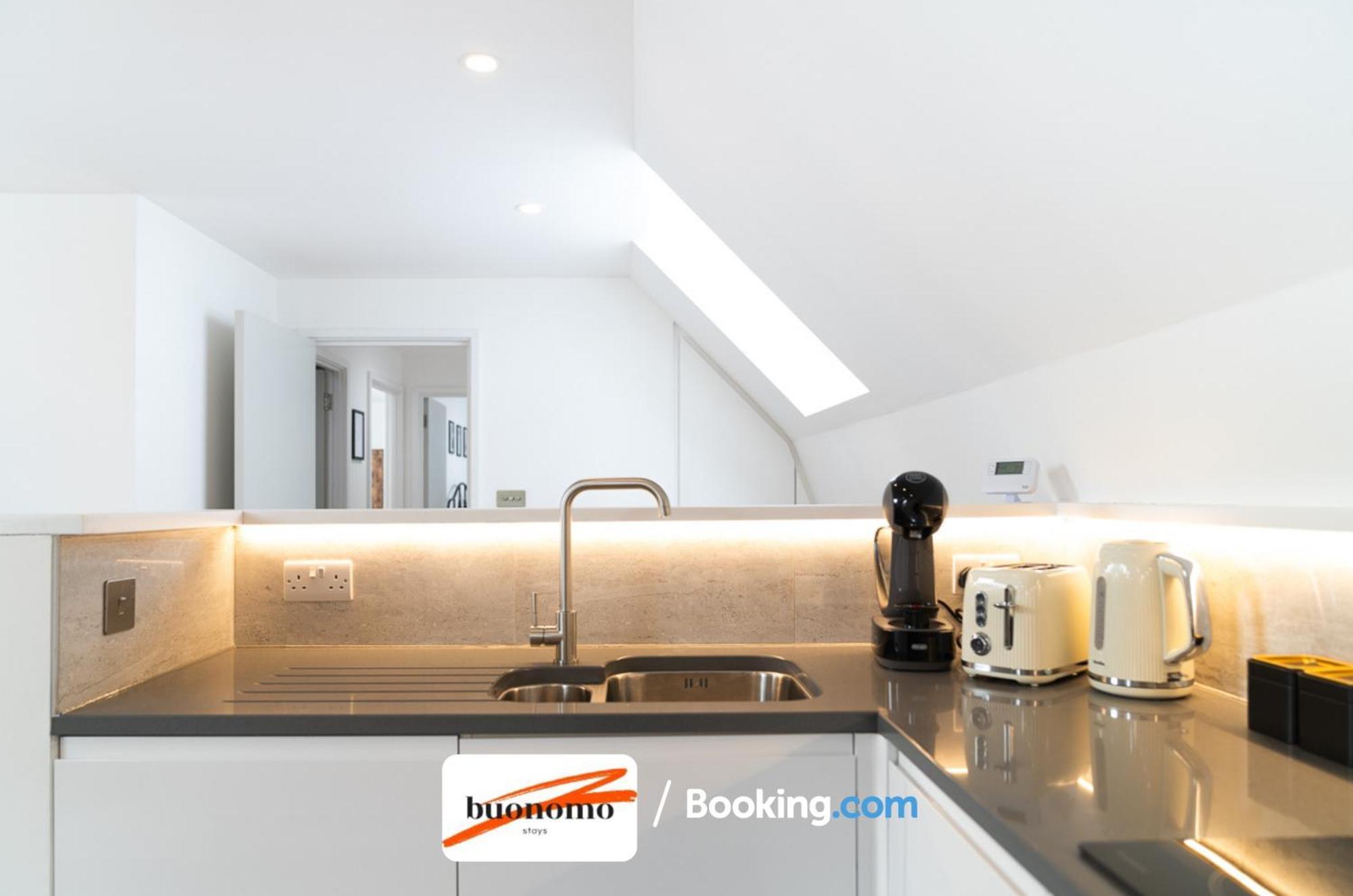 Two Bedroom Apartment At Buonomo Stays Short Lets & Serviced Accommodation Londen Buitenkant foto